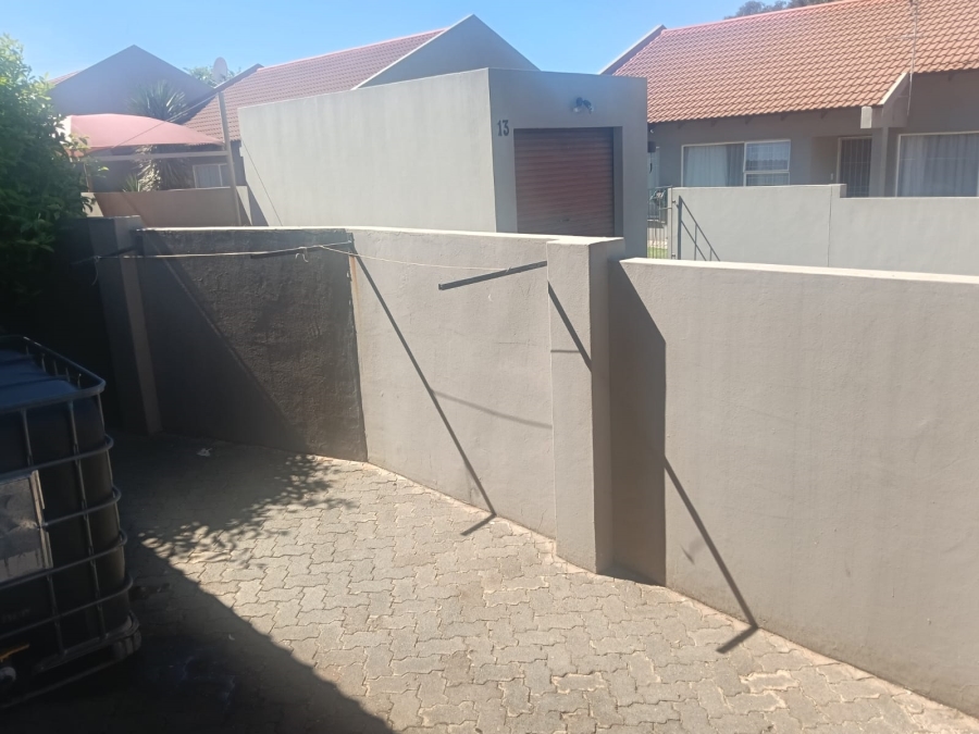 To Let 3 Bedroom Property for Rent in Langenhovenpark Free State